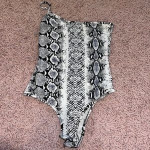 One shoulder Pretty Little Thing Snake Bodysuit